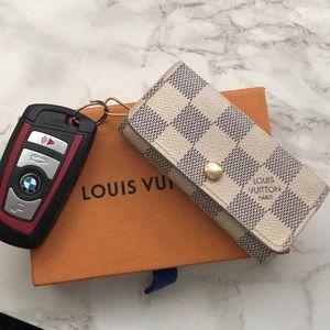 Louis Vuitton Damier Azur 4 key Holder